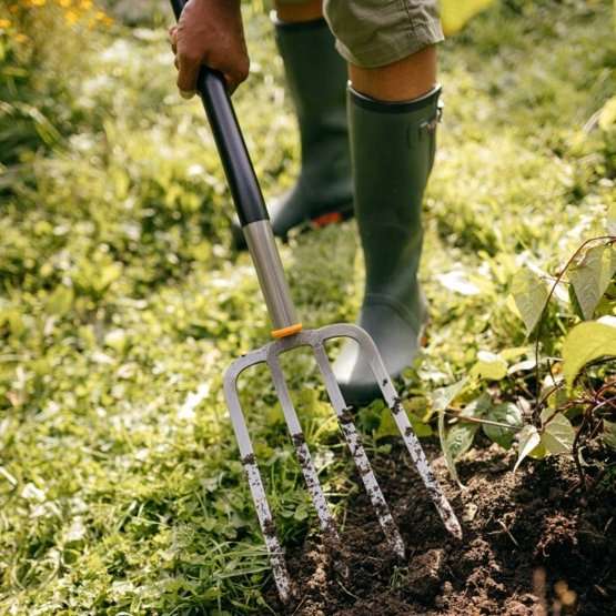 Fiskars ergonómikus kerti villa